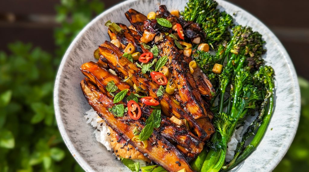 Gochujang Roasted Aubergine Bowl with Peanut Butter Sauce